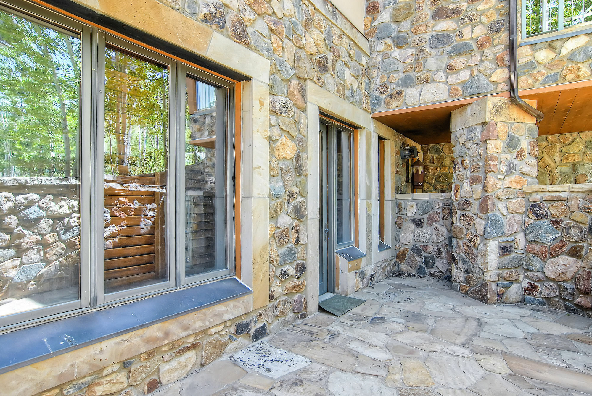 Mccoy Peak Lodge By East West بيفر كريك المظهر الخارجي الصورة